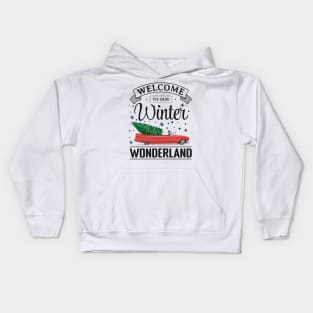 Winter Wonderland Vintage car with Christmas Tree Kids Hoodie